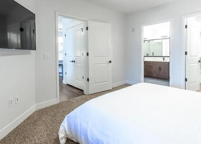 Landing - Modern With Amazing Amenities Apartment